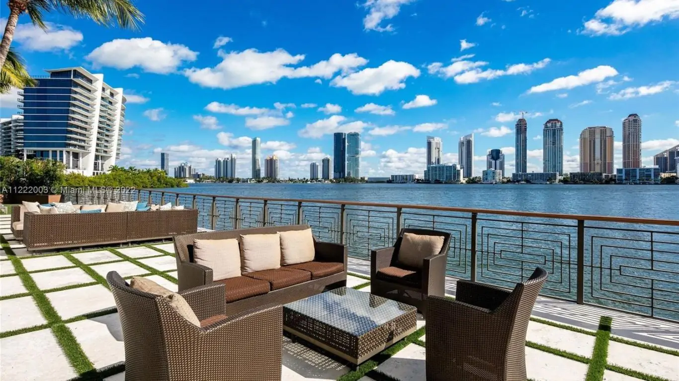 Villa Nessie | Miami