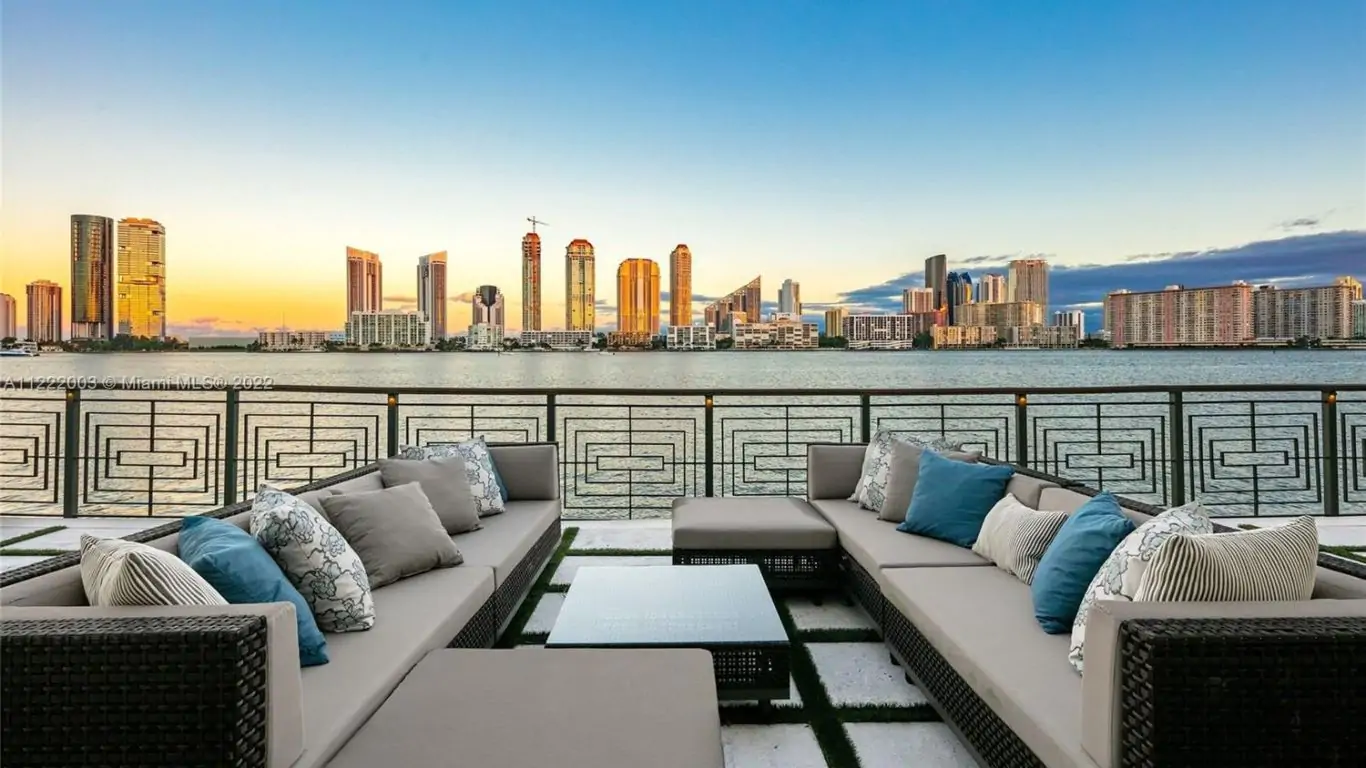 Villa Nessie | Miami