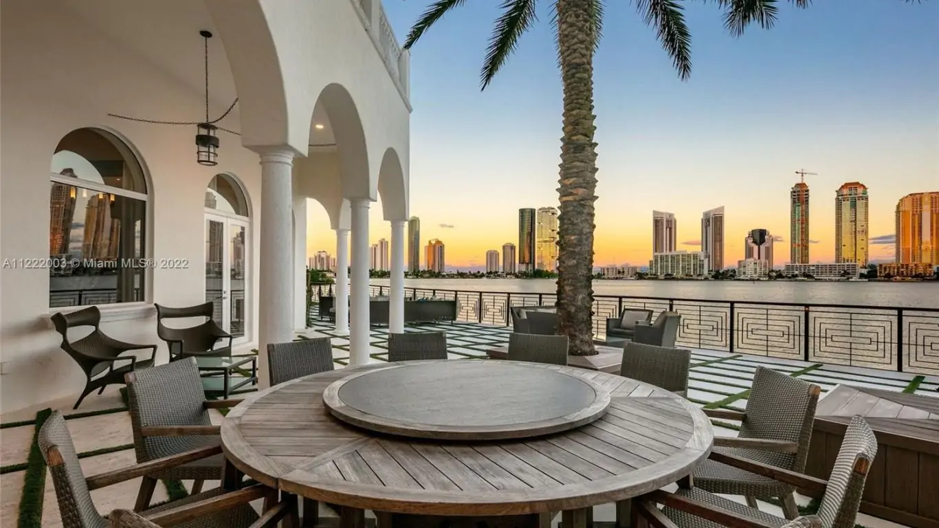 Villa Nessie | Miami