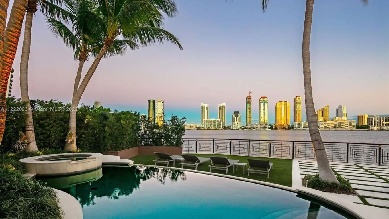 Villa Nessie | Miami