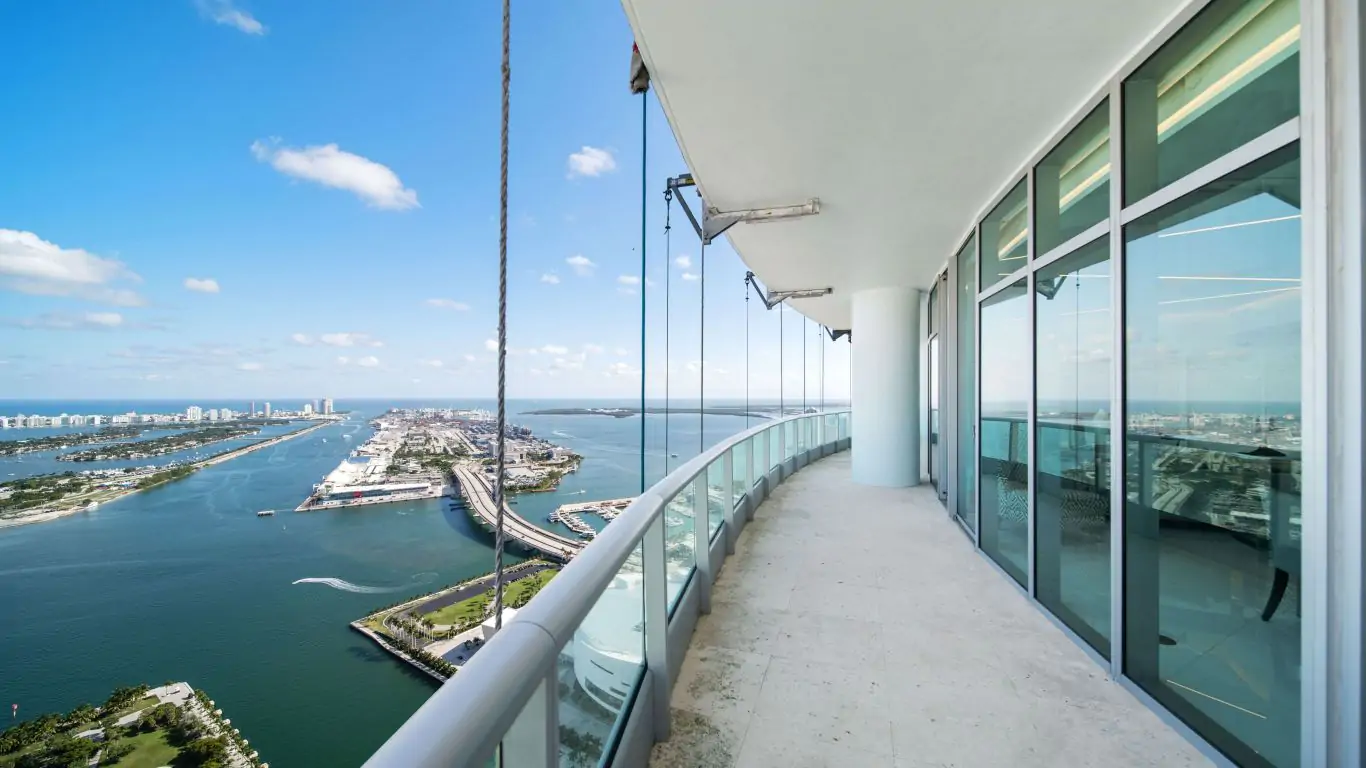 Penthouse Theo | Miami