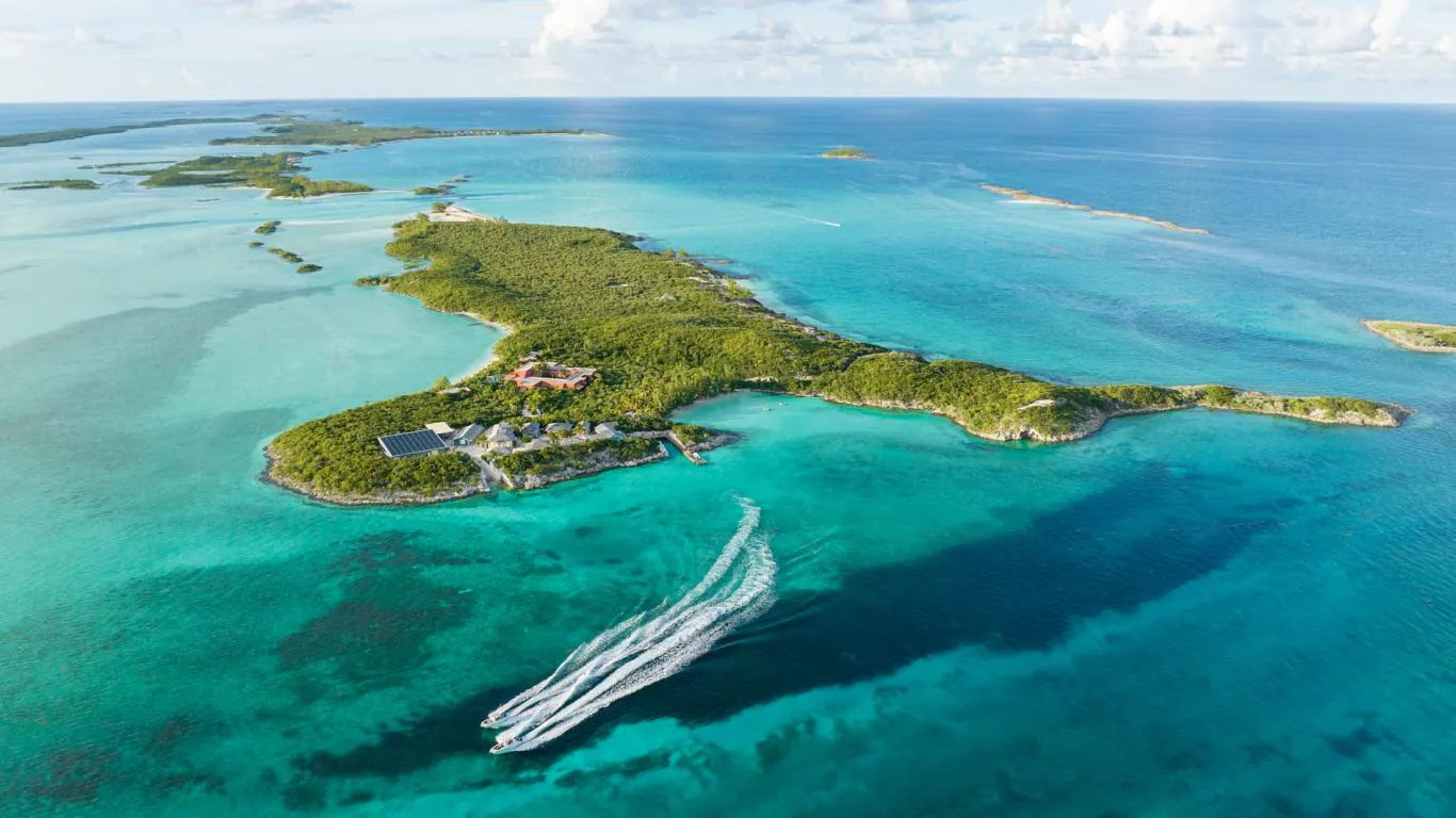 L Hacienda | Bahamian Islands
