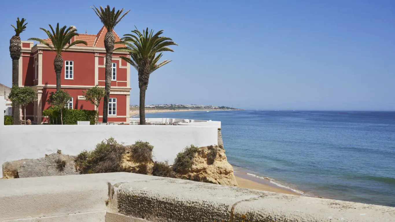 The Red Chalet | Rest of Portugal