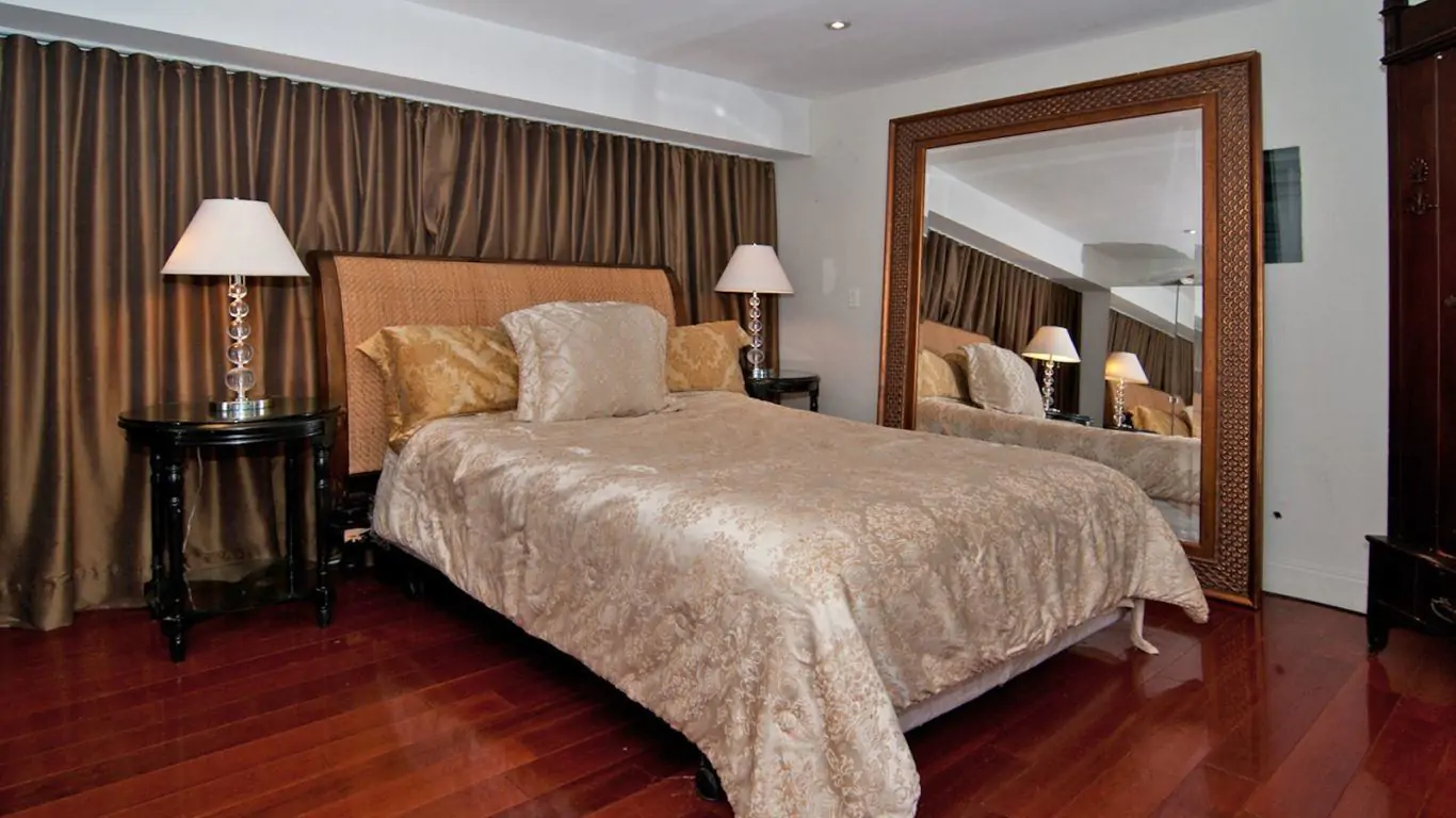 Villa Leighton | Miami