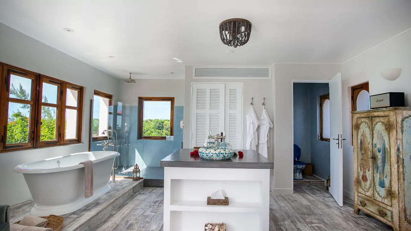 L Hacienda | Bahamian Islands