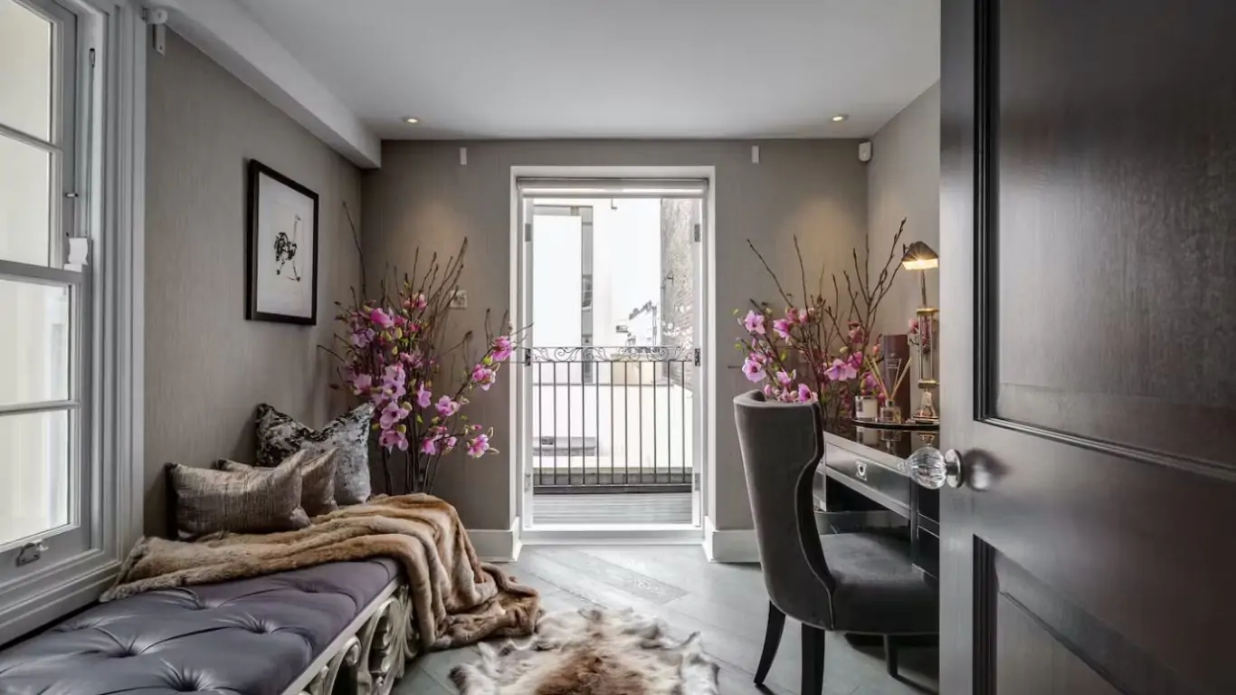 Townhouse Antoinette | London