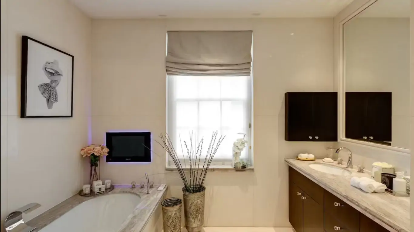 Townhouse Antoinette | London