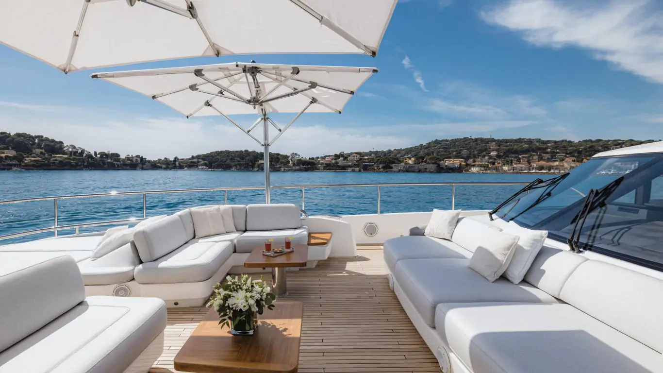 Yacht Riviera Living 115 | Yachts