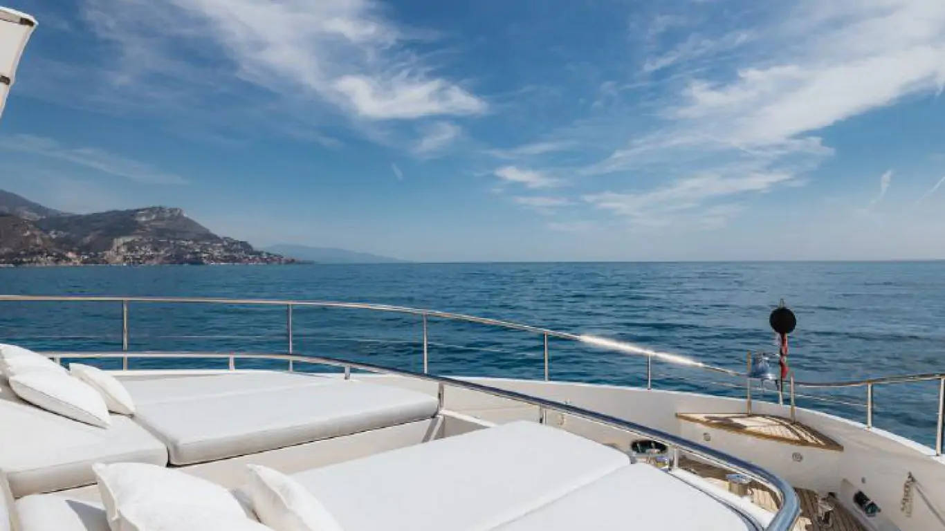 Yacht Riviera Living 115 | Yachts