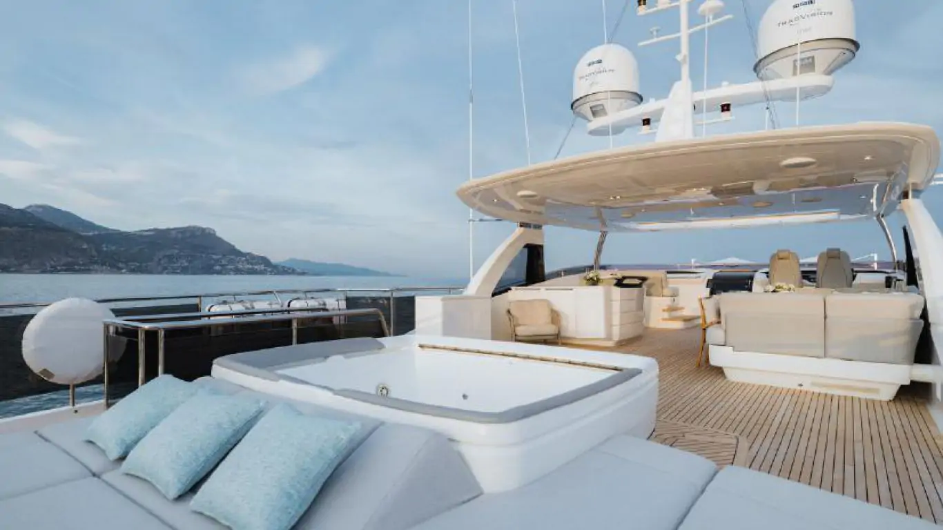Yacht Riviera Living 115 | Yachts