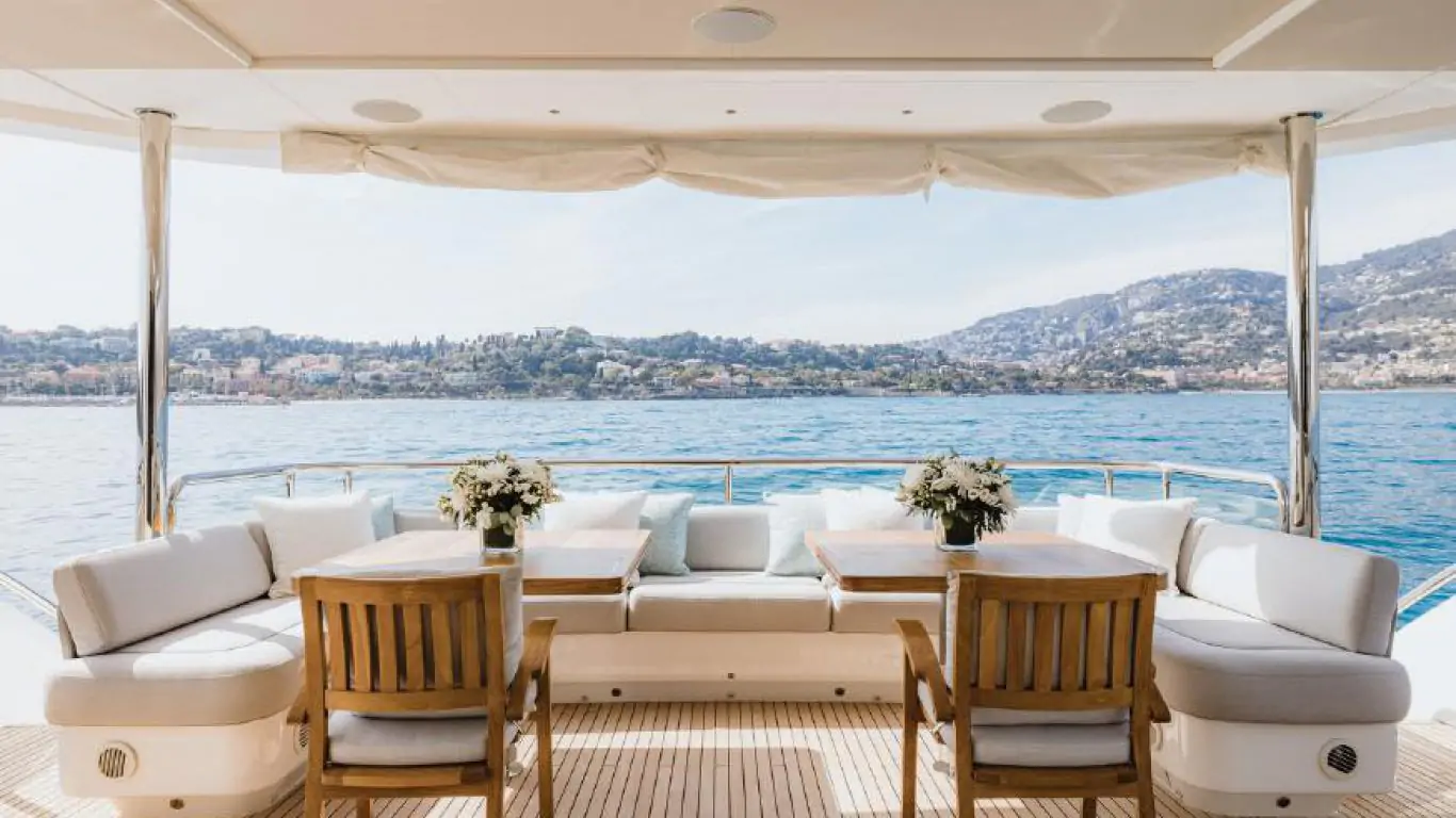 Yacht Riviera Living 115 | Yachts