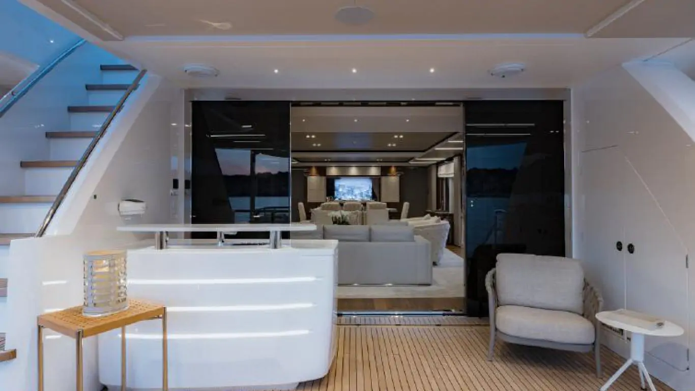 Yacht Riviera Living 115 | Yachts