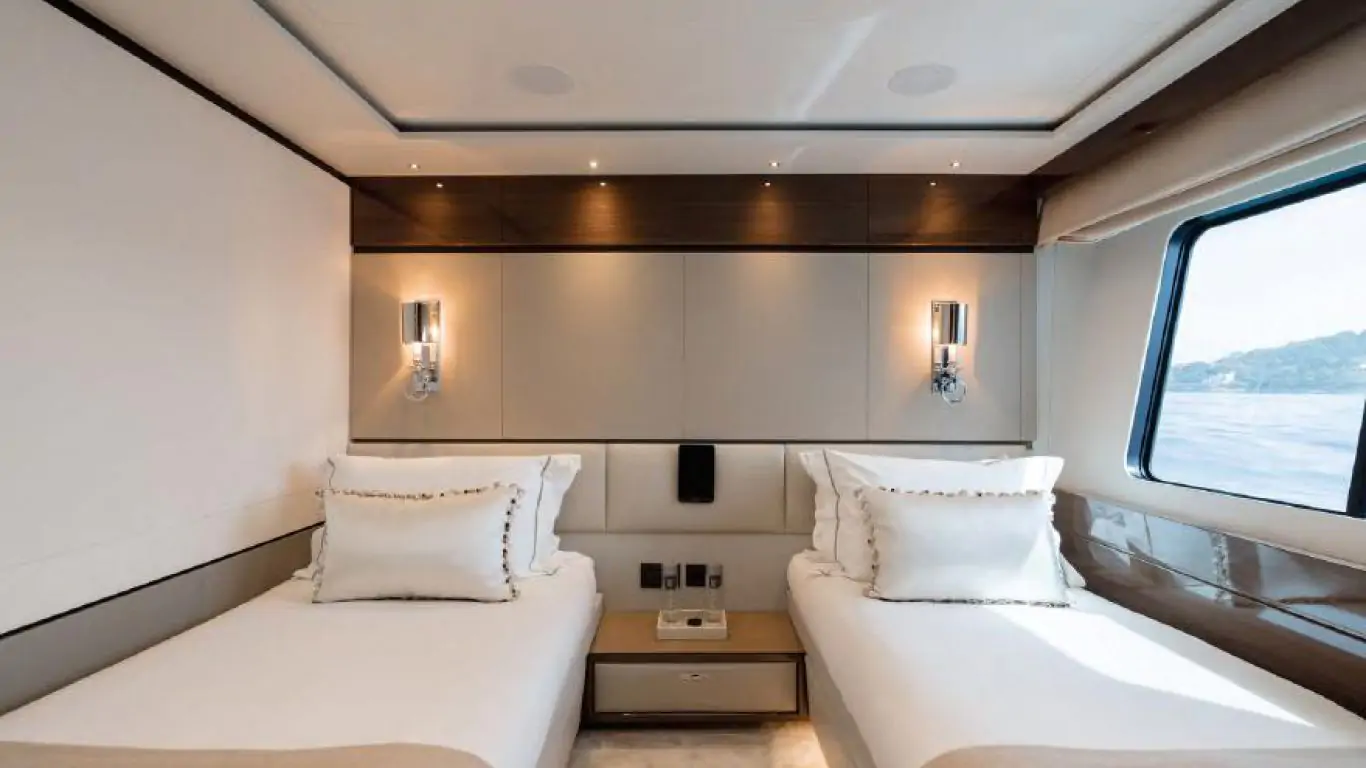 Yacht Riviera Living 115 | Yachts