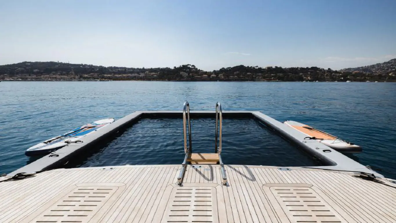 Yacht Riviera Living 115 | Yachts