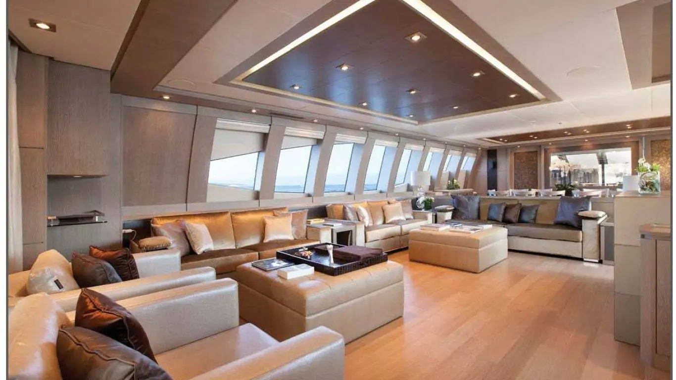 Yacht Defiant 136 | Yachts
