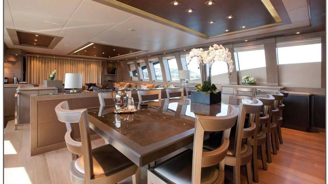 Yacht Defiant 136 | Yachts