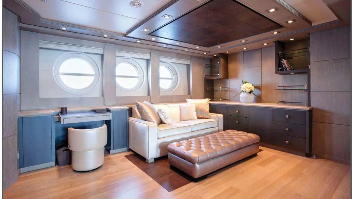 Yacht Defiant 136 | Yachts