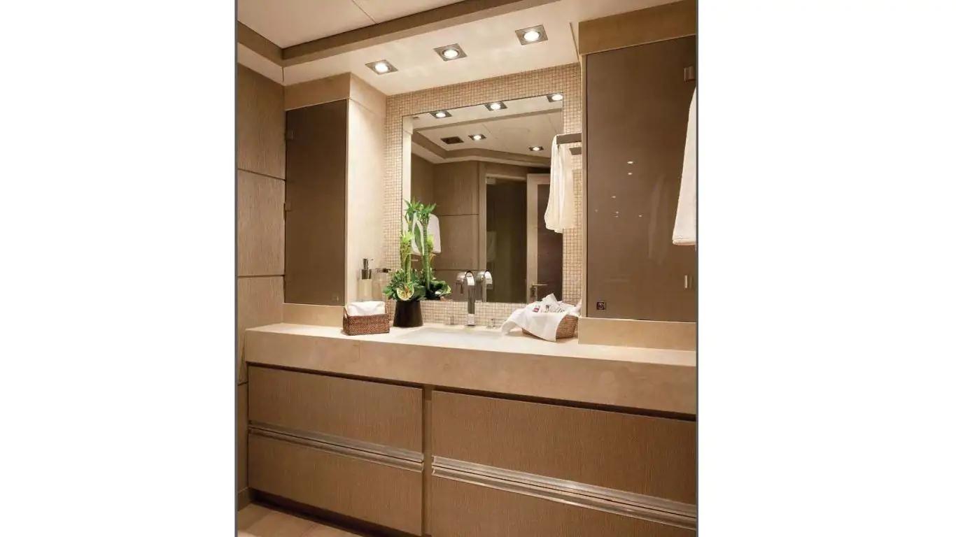 Yacht Defiant 136 | Yachts