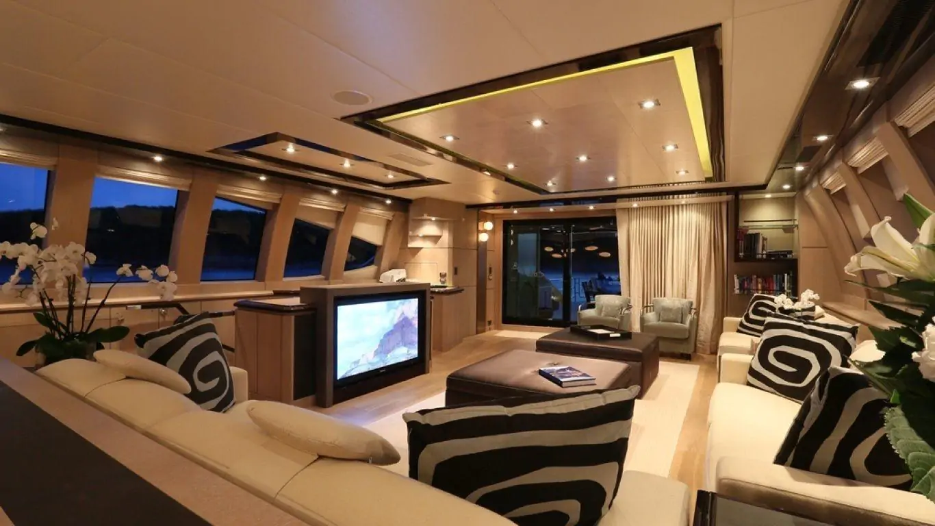 Yacht AK Royalty 135 | Yachts