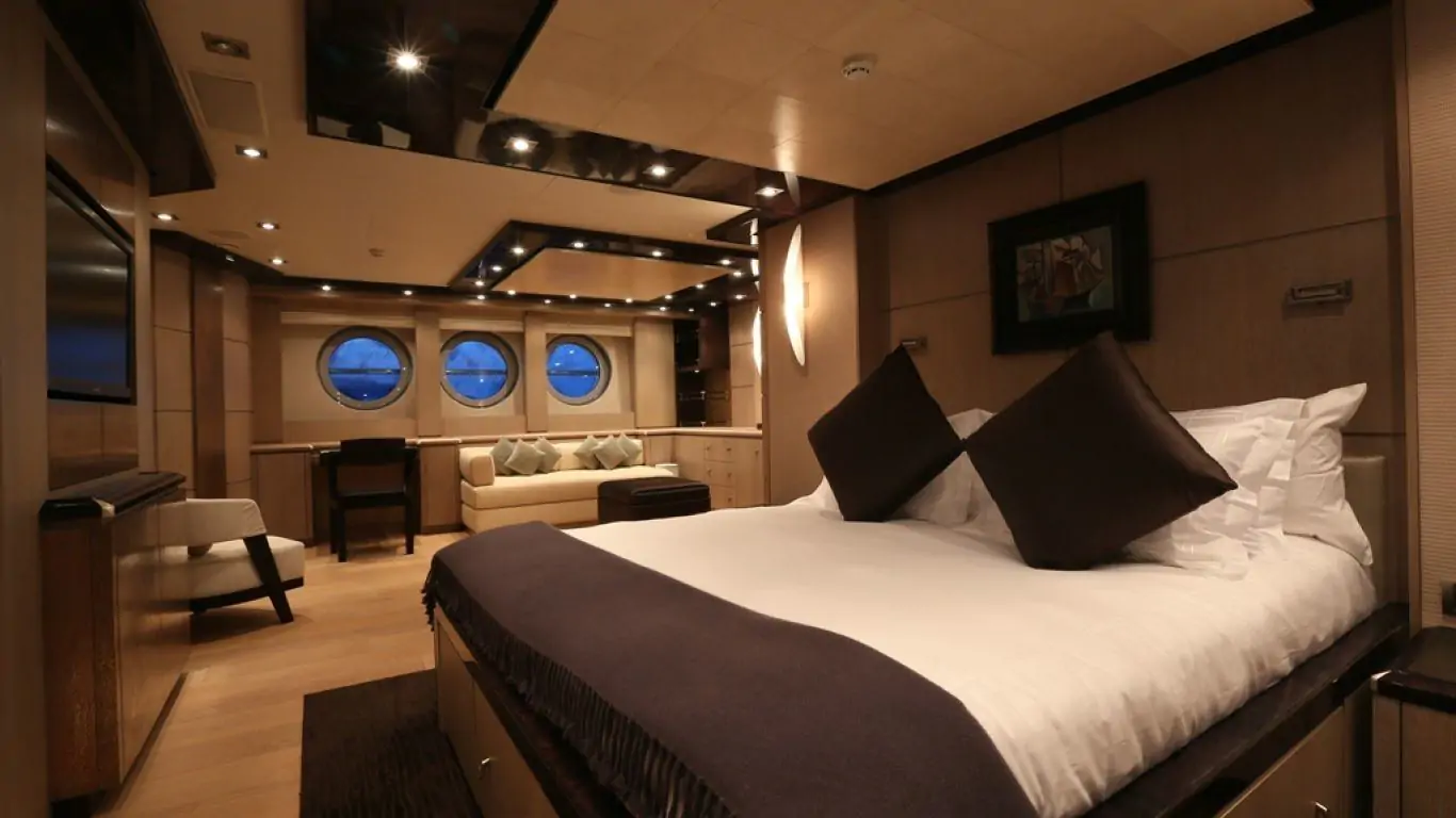 Yacht AK Royalty 135 | Yachts