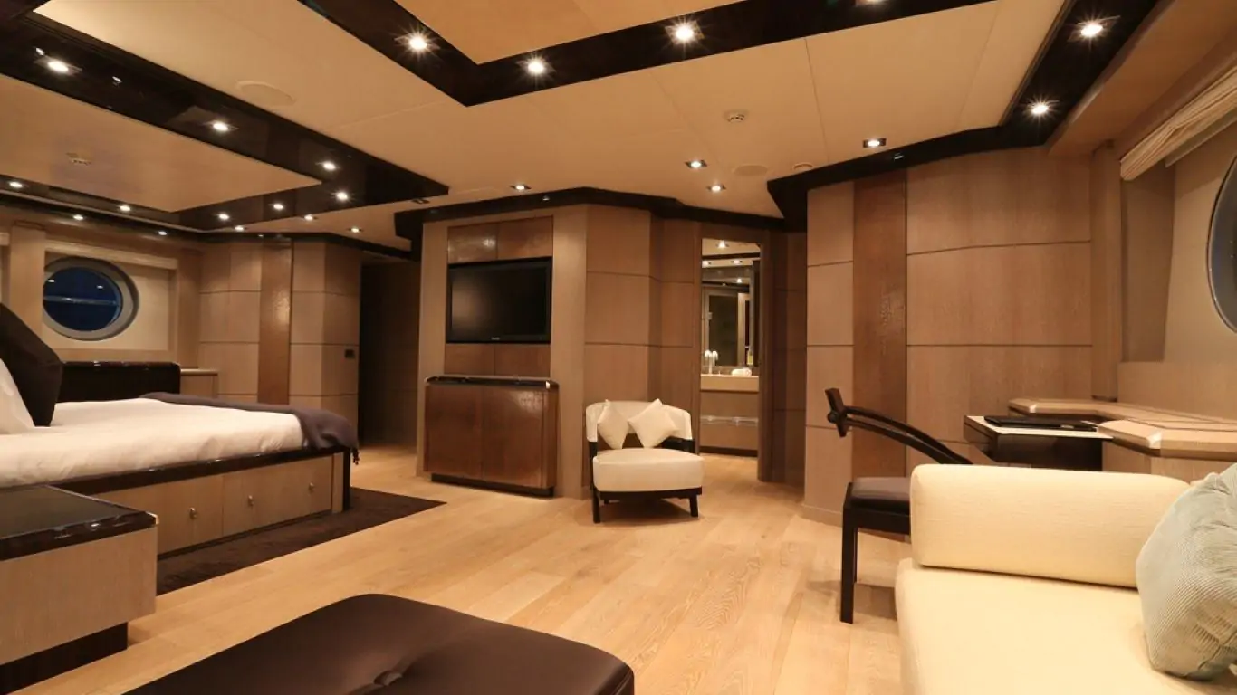 Yacht AK Royalty 135 | Yachts
