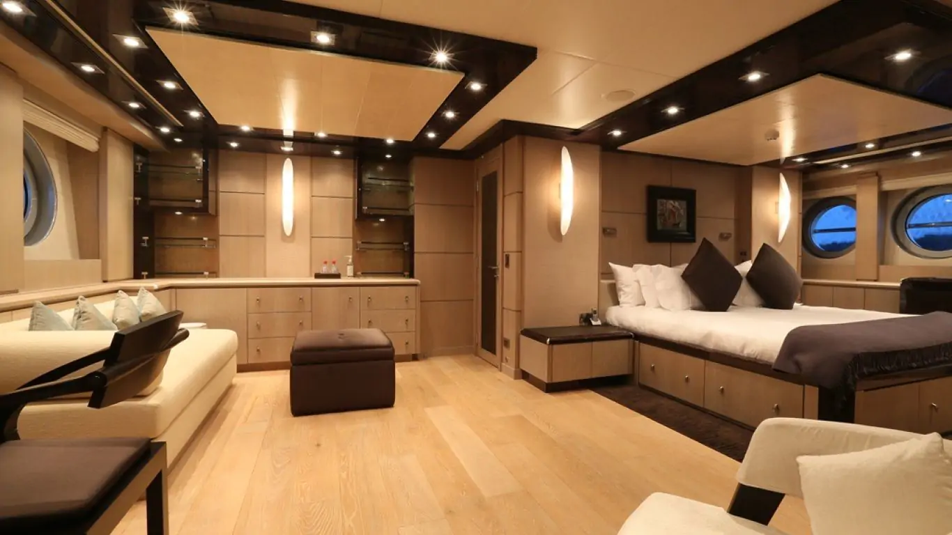Yacht AK Royalty 135 | Yachts