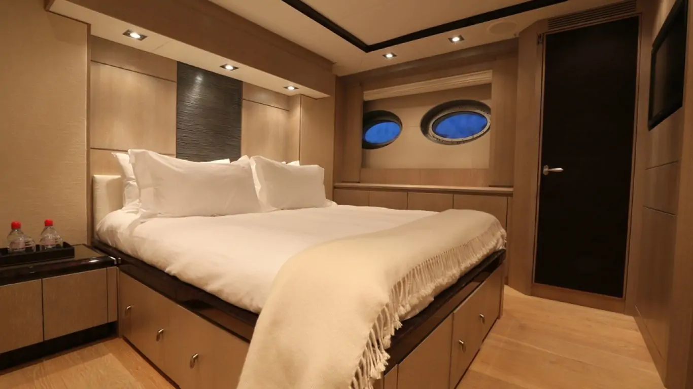 Yacht AK Royalty 135 | Yachts