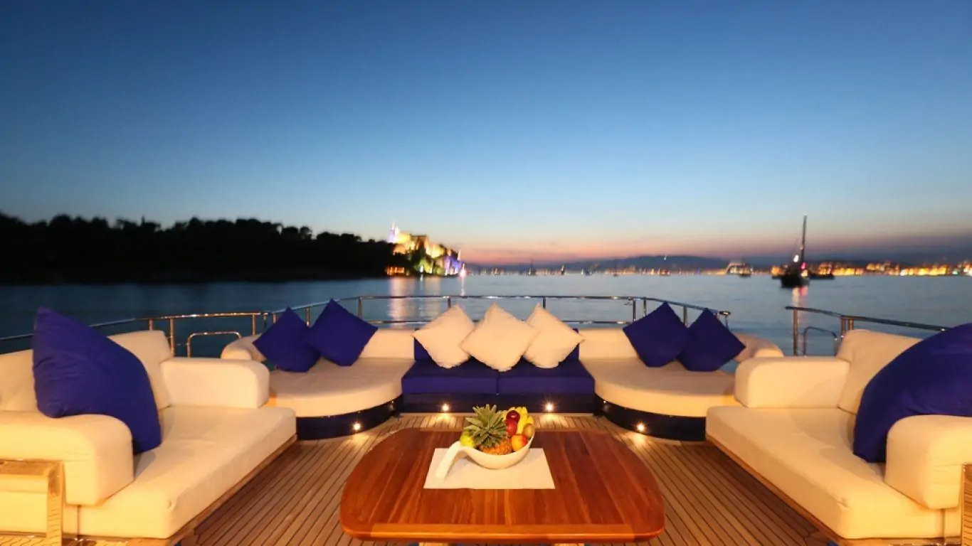 Yacht AK Royalty 135 | Yachts
