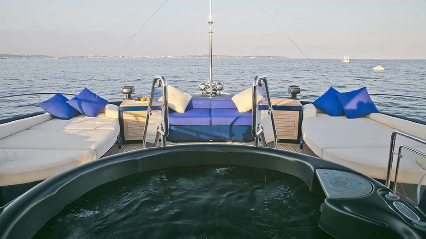 Yacht AK Royalty 135 | Yachts