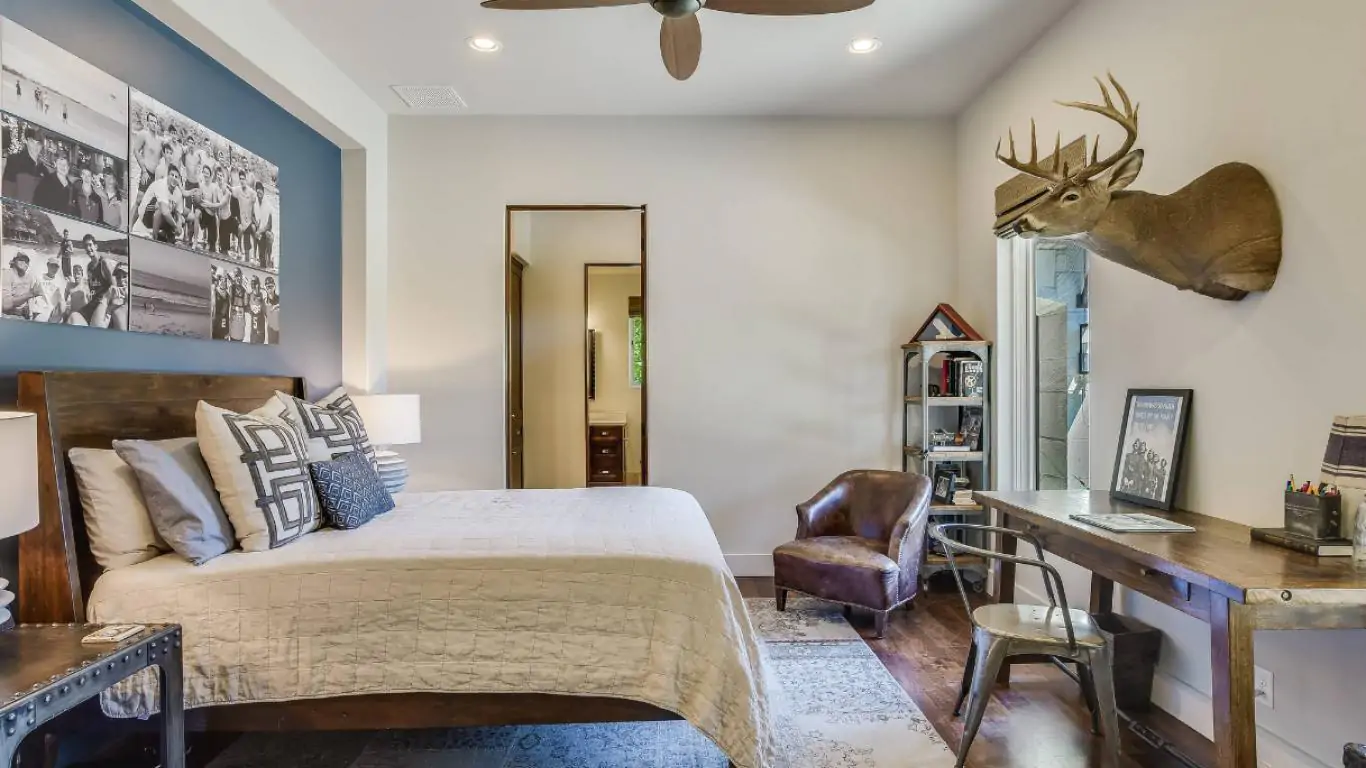 Villa Sylvia | Austin