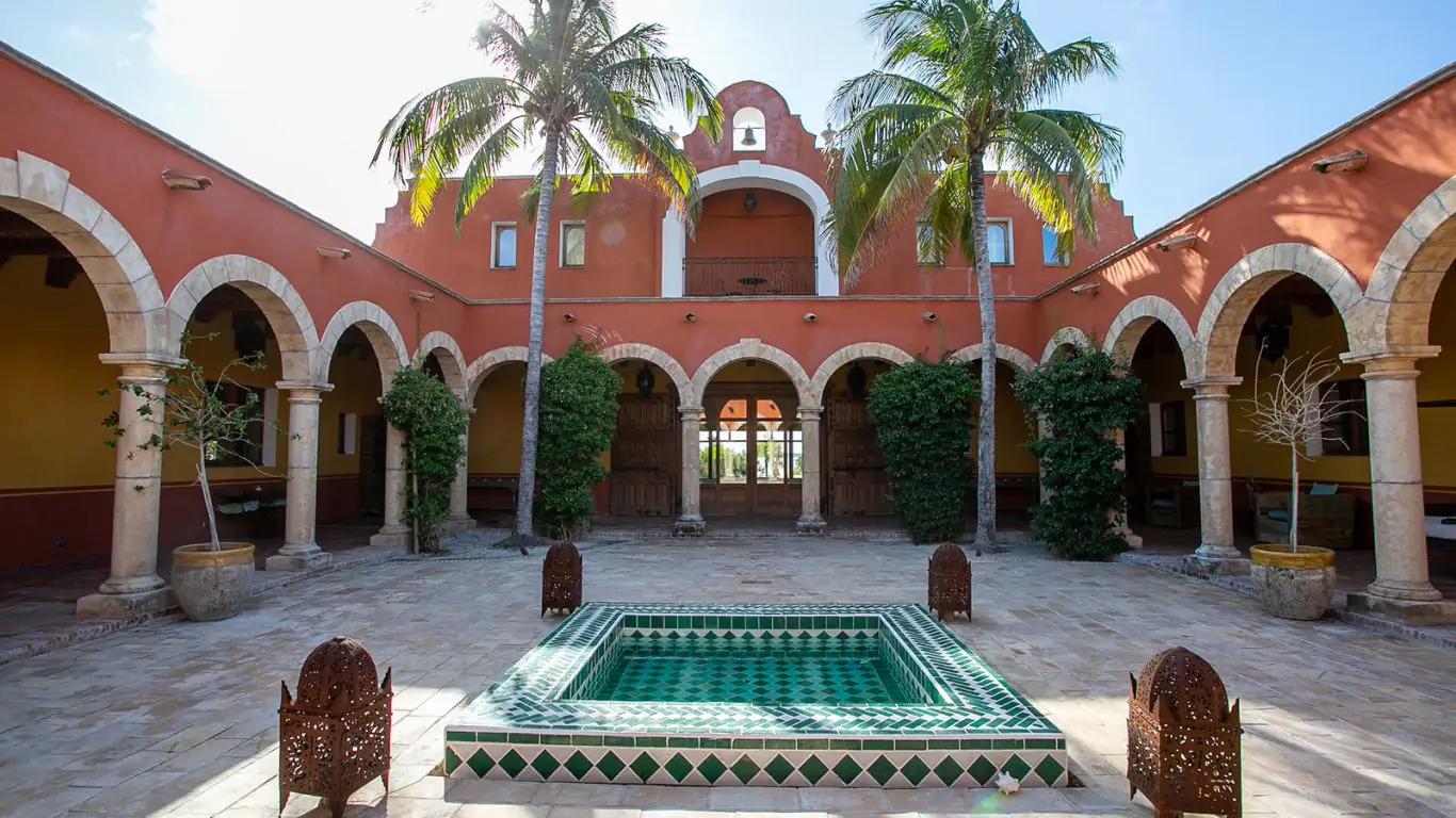 L Hacienda | Bahamian Islands