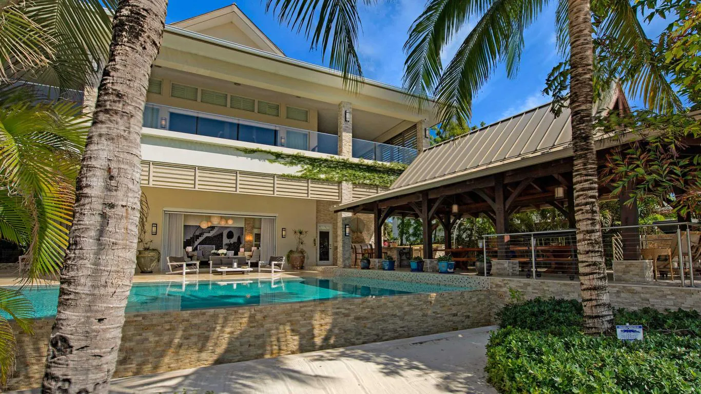 Villa Paradis Sur Mer | Cayman Islands