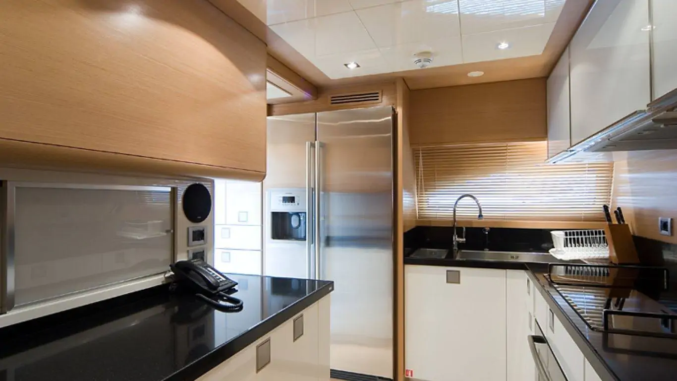 Yacht Aquaholic 97 | Yachts