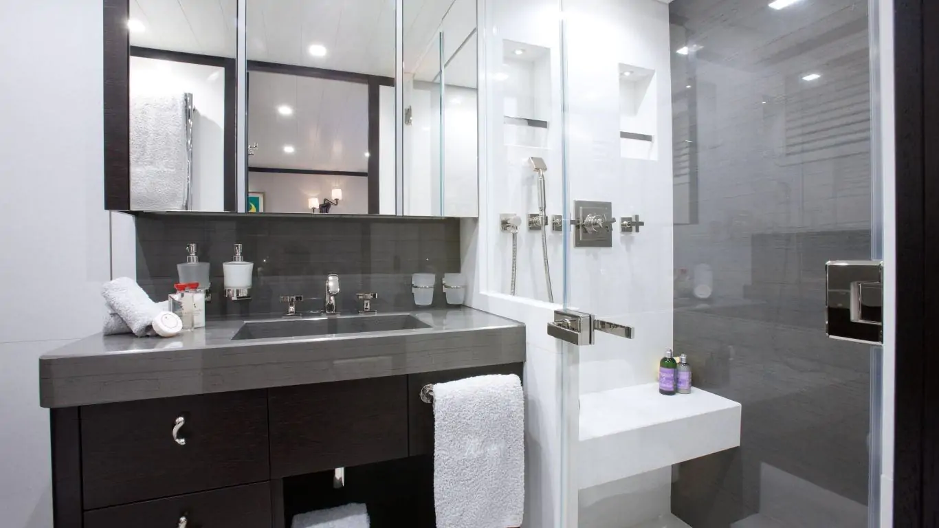 Yacht Mirage 173 | Yachts