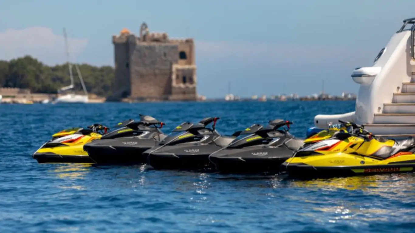 Yacht La Mirage 171 | Yachts