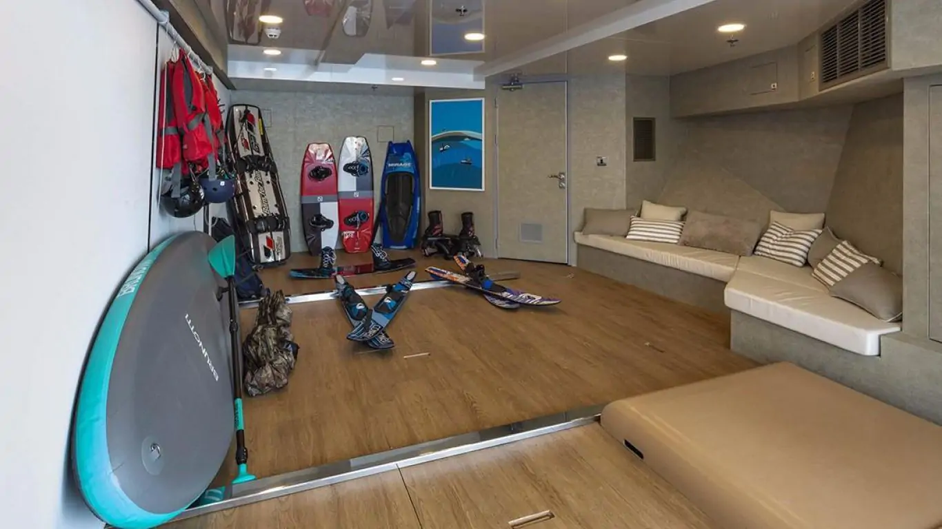 Yacht Serenity 237 | Yachts