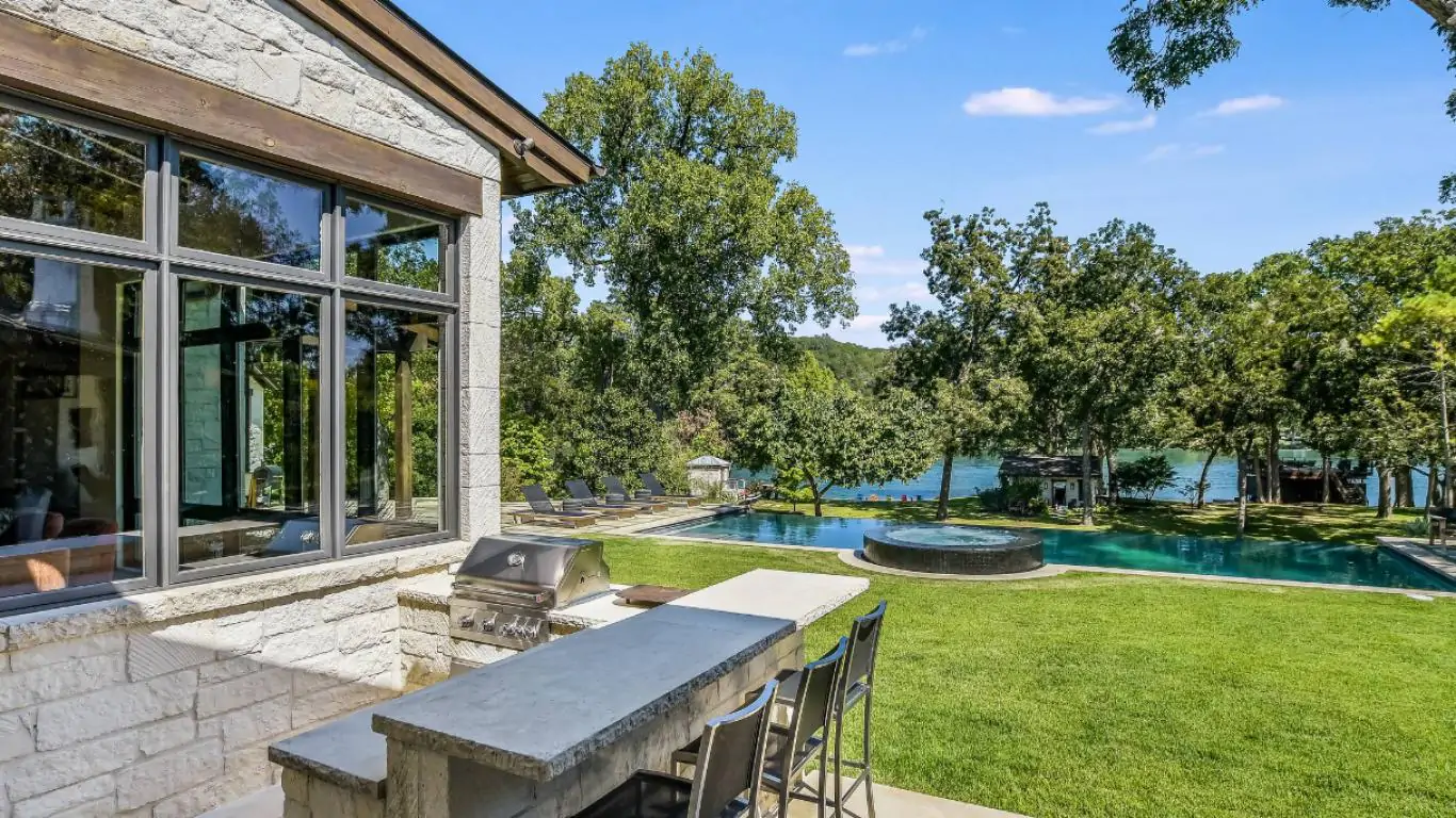 Villa Sylvia | Austin
