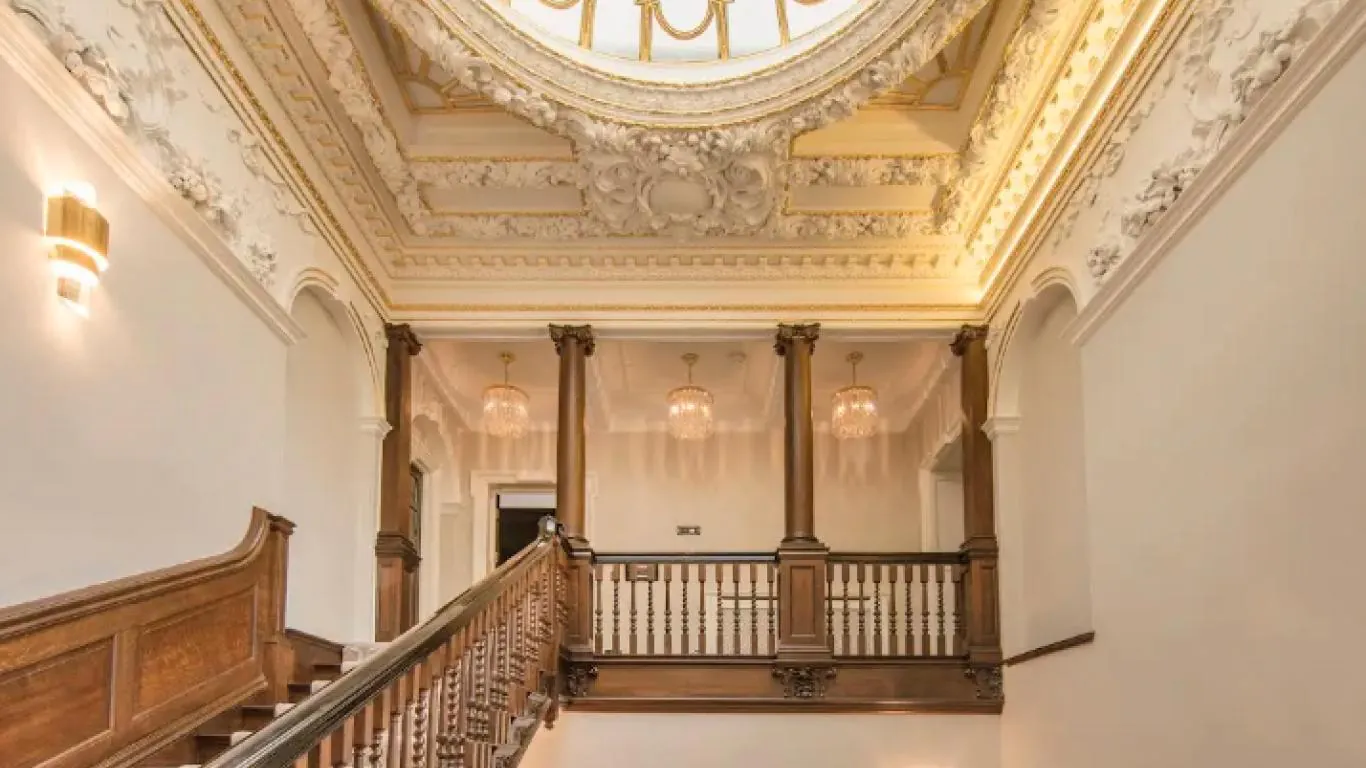 Townhouse Nevaeh | London