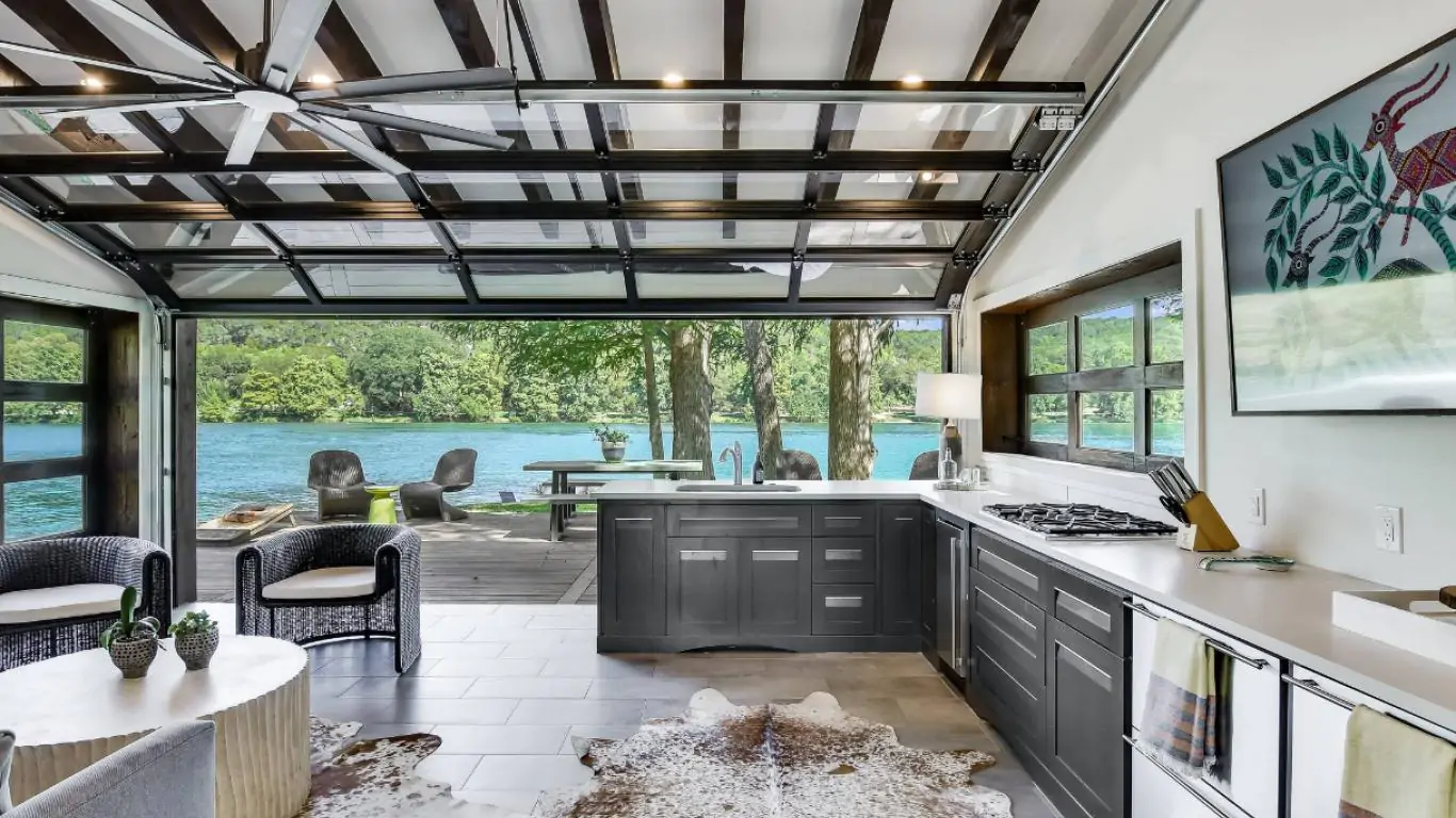 Villa Sylvia | Austin