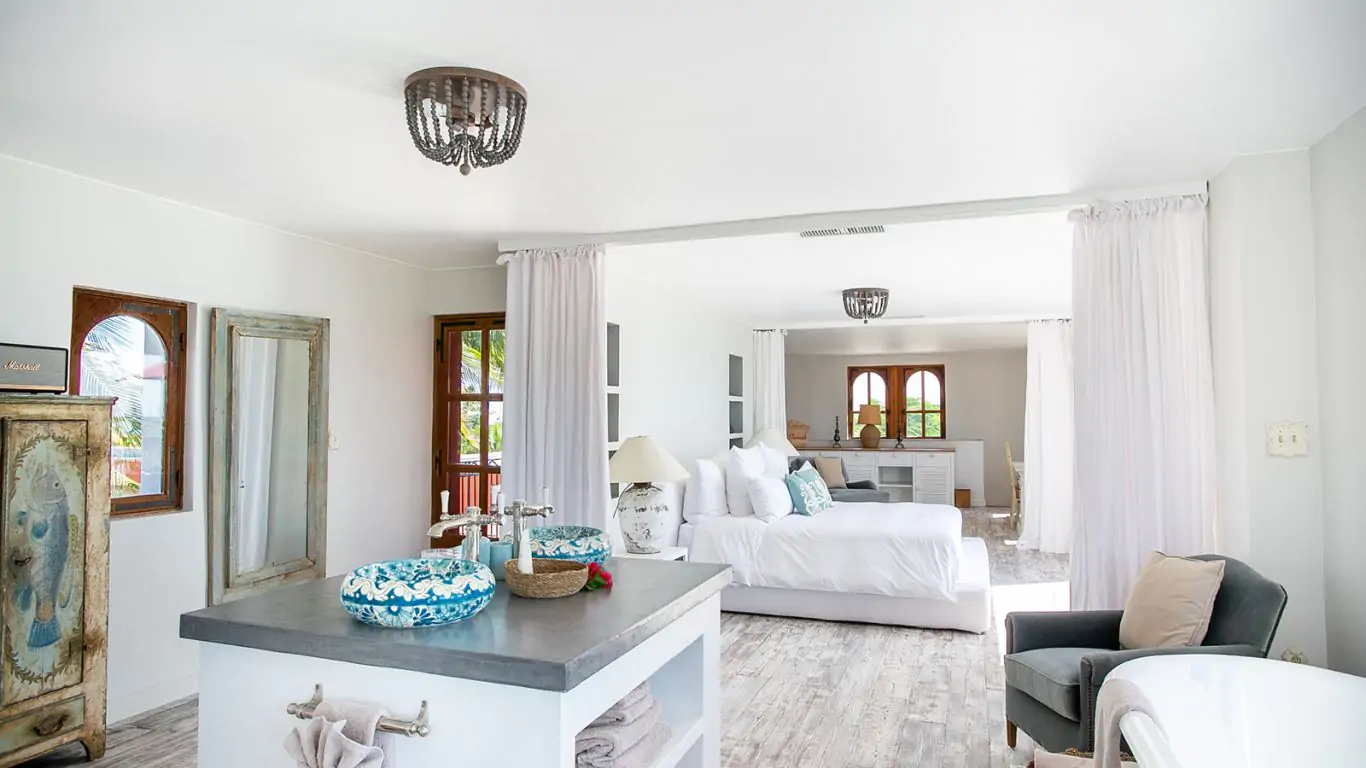 L Hacienda | Bahamian Islands