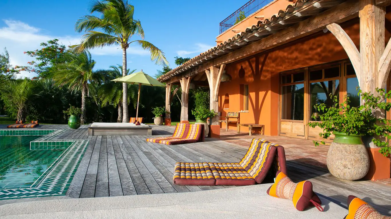 L Hacienda | Bahamian Islands