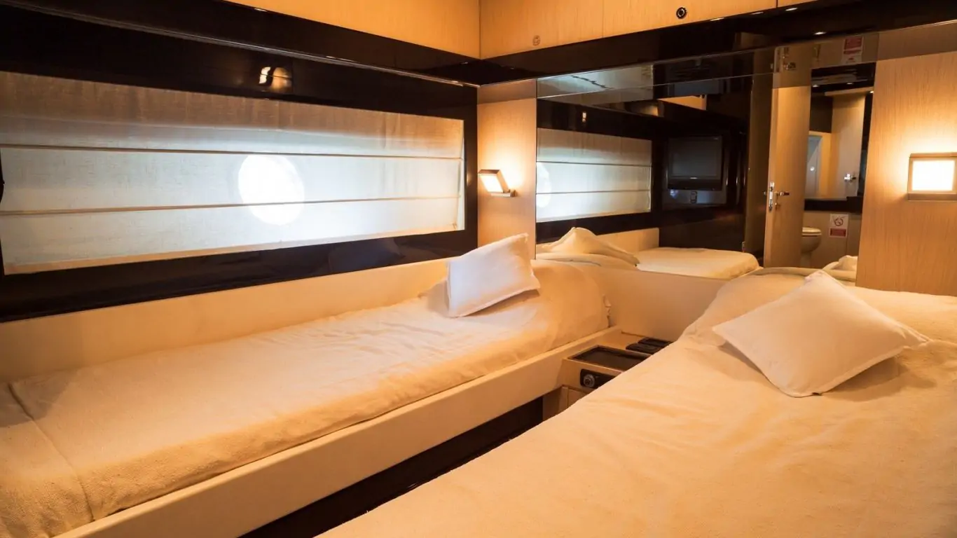 Yacht Dolce Mia 76 | Yachts