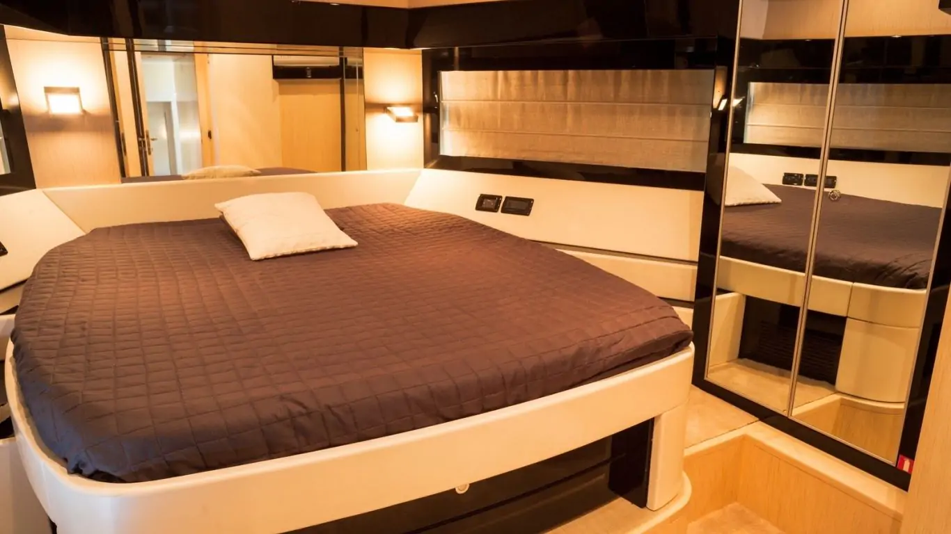 Yacht Dolce Mia 76 | Yachts