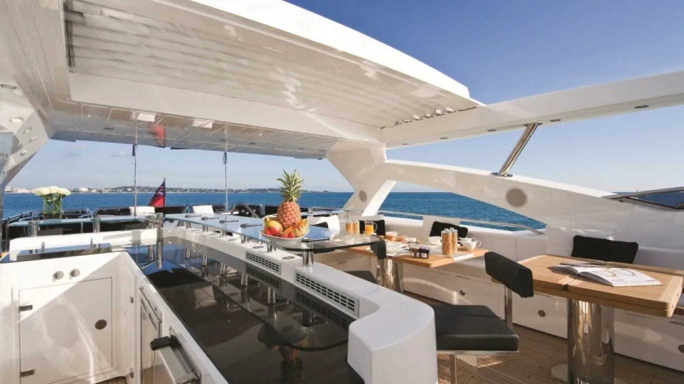 Yacht Black and White 112 | Yachts