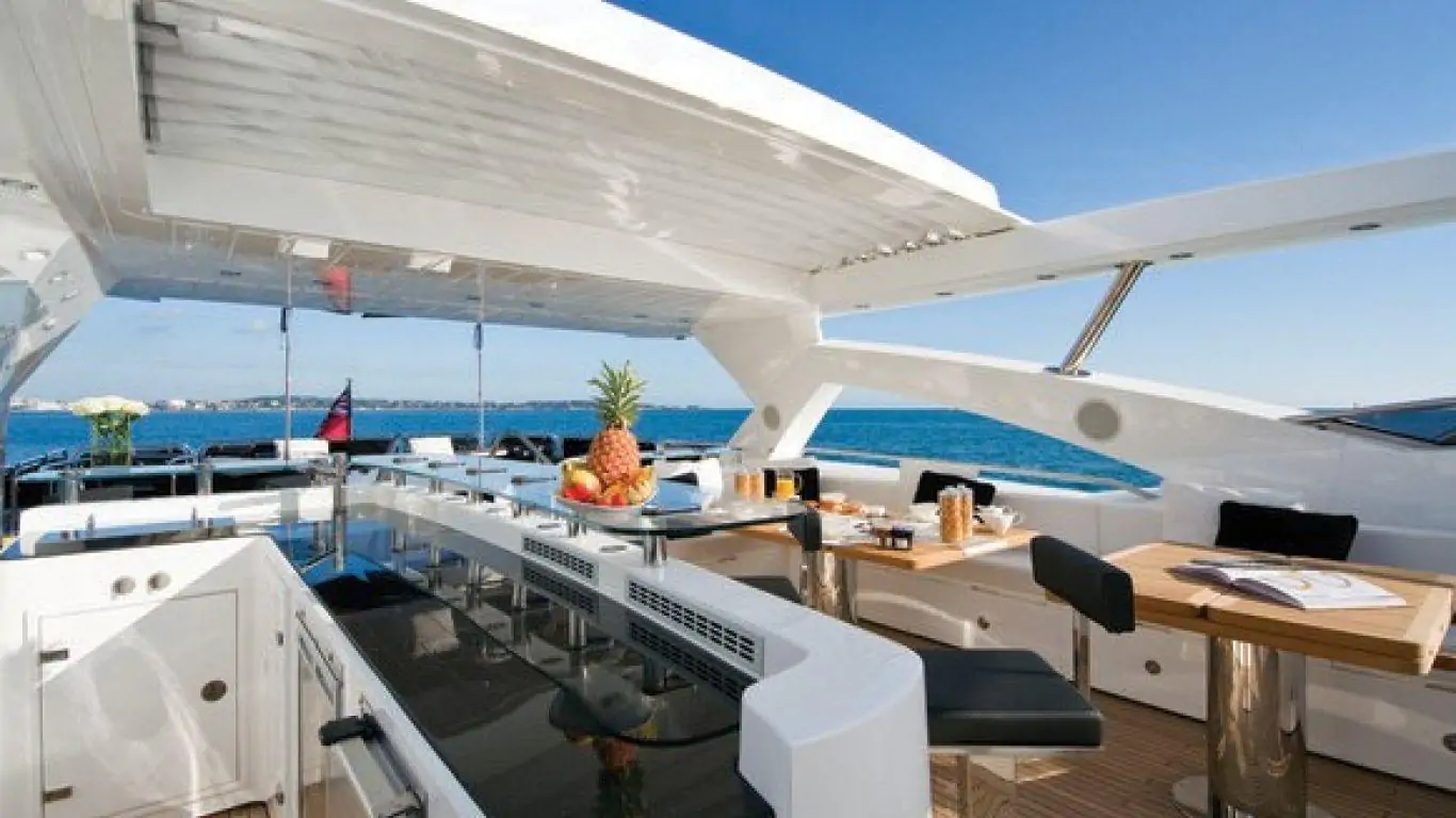 Yacht Black and White 112 | Yachts