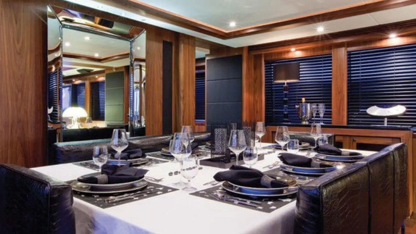 Yacht Black and White 112 | Yachts