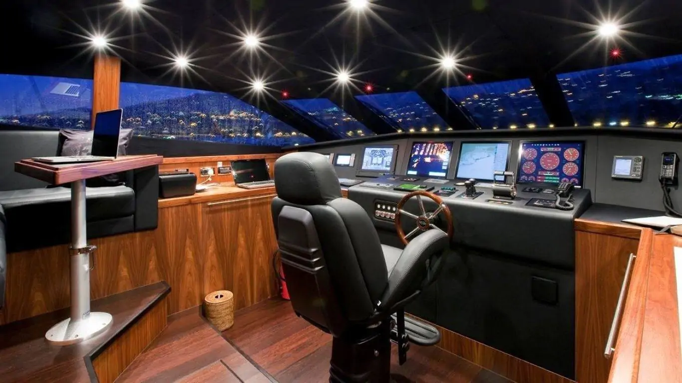 Yacht Black and White 112 | Yachts