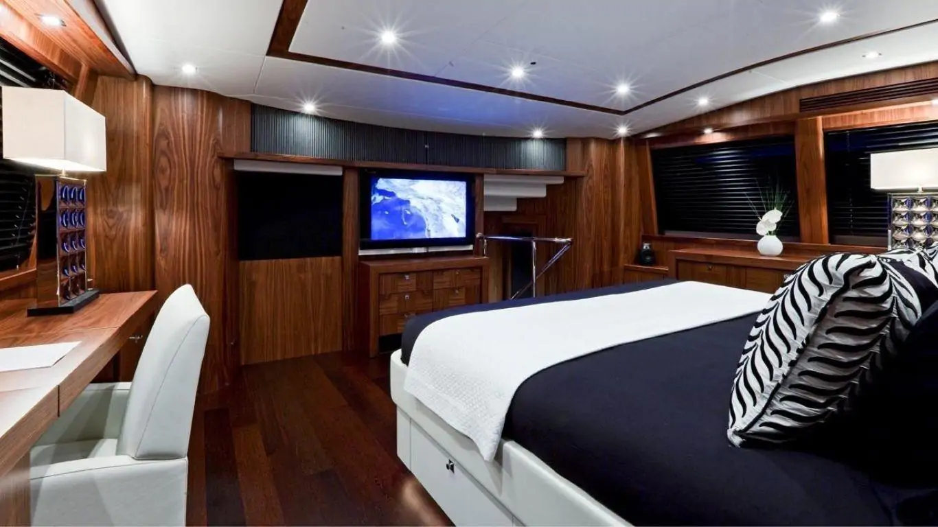 Yacht Black and White 112 | Yachts