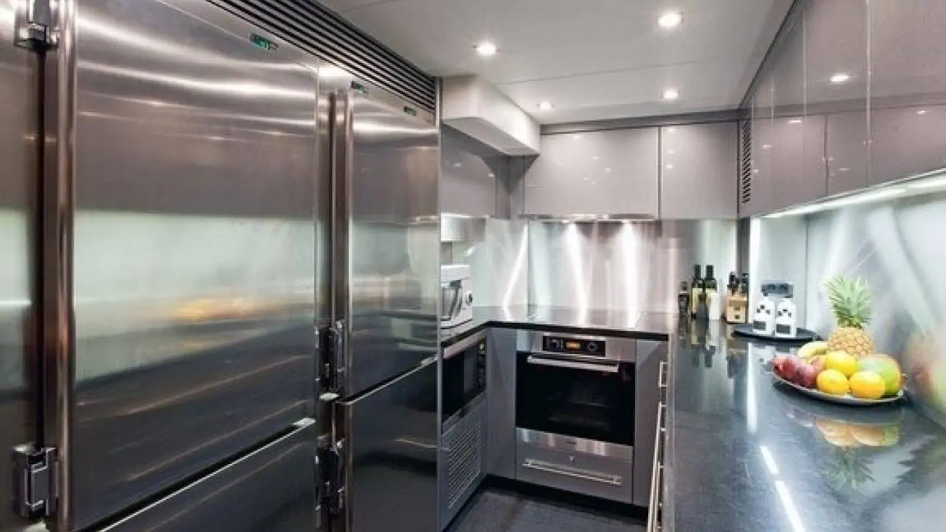 Yacht Black and White 112 | Yachts