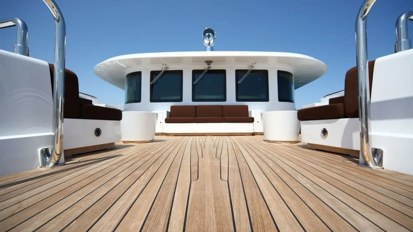 Yacht Zaliv III 163 | Yachts